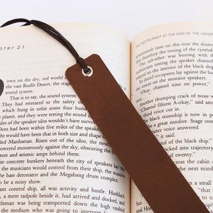 Marque-page élégant en cuir en forme de feuille d'érable, accessoire de lecture unique pour étudiants, enseignants et professionnels, en gros. - Product Image 3