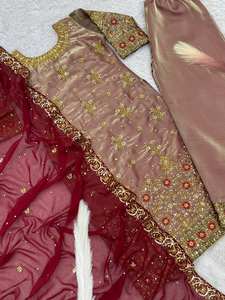 Traje Salwar de Seda Estilo Tradicional Pakistaní para Mujer con Bordado Intenso, Reversible y Lavable, Ropa Étnica a Precio de Mayoreo - Product Image 2