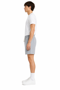 Shorts de détente pour homme en coton grise mélangée de qualité supérieure avec cordon de serrage ajustable à la taille, en tissu polaire doux, coupe décontractée, côtés ourlés - Product Image 2