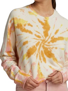เสื้อครอปสเวตเชิ้ตผู้หญิงลายมัดย้อมสีส้มชมพู ลายวนเกลียว ขอบดิบ คอกลม ไหล่ตก เสื้อพูลโอเวอร์ผ้าฝ้ายสำหรับผู้หญิง รับผลิตแบบ OEM - Product Image 6