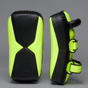 Escudo de Patadas de Cuero de Alta Calidad y Resistencia para Entrenamiento de MMA, Muay Thai y Gimnasio, con Almohadillas de Espuma Acolchadas - Product Image 3