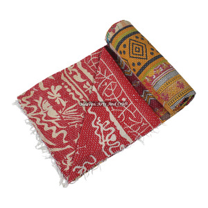 Couverture Kantha en coton vintage indien faite à la main, réversible, couvre-lit, jeté de lit, couverture indienne réversible, cousue à la main, lourde - Product Image 1