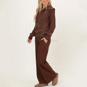 Conjunto elegante para mujer con diseño coordinado de dos piezas para viajes y uso en fines de semana. - Product Image 4