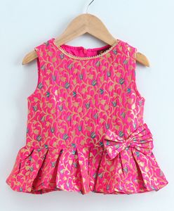 Conjunto Étnico para Niñas, Blusa sin Mangas con Estampado Floral y Pantalones Dhoti con Brocado Rosa, Traje Tradicional para Fiestas Infantiles - Product Image 2