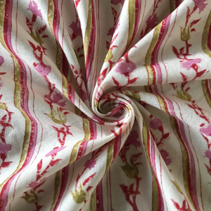 ผ้าฝ้ายพิมพ์ลายด้วยมือ – ลายดอกไม้และลายทาง |   สีชมพู สีแดง และสีเขียวมะกอก |   สิ่งทอทำมือจากอินเดีย - Product Image 2