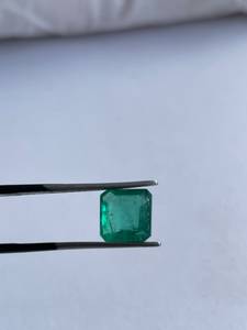 พลอยมรกตธรรมชาติทรงเหลี่ยมแบบ Emerald Cut สีเขียวเบรลล์ แบบ Step Cut สำหรับทำแหวนเครื่องประดับ - Product Image 1