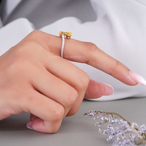Bague ajustable de luxe en or pavé, ornée d'un diamant de laboratoire double goutte d'eau jaune poire, élégante et remarquable - Product Image 5