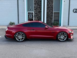 Auto de Lujo Usado 2021 GT V8 con Acabado Premium - Product Image 1
