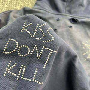 Sudadera con Capucha Extra Grande, Estilo Vintage, con Estampado Personalizado, Efecto Desgastado, para Hombre, con Logotipo Bordado y Pedrería - Product Image 4