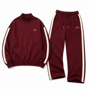 Ensemble de survêtements amples et décontractés avec sweat-shirt à col montant oversize et pantalon de jogging athlétique à empiècements latéraux, en molleton épais personnalisé GSM, couleur bordeaux - Product Image 4