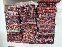 Handbestickte Teppich-Design-Quiltdecke, Traditionelle Handgefertigte Dekorative Tagesdecke mit Filigranen Blumenmustern und Kunsthandwerklichen Verzierungen