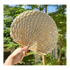 Éventail en feuilles de palmier naturelles en gros du Vietnam, éventail artisanal écologique pour la décoration de mariages, les festivals et les marchés de cadeaux - Product Image 3