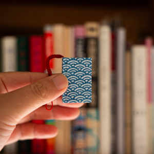 Jouets en capsule fabriqués au Japon : Porte-clés miniature en papier washi fait main avec motifs traditionnels japonais - Product Image 3