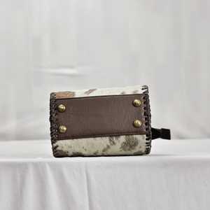 Bolso de cuero 100% genuino con piel natural, bolso de fin de semana con estampado en marrón y blanco, de piel de vaca, bolso de hombro y mano en venta. - Product Image 2