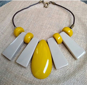 Collar de cuentas de resina de diseño, hecho a mano, de lujo moderno, troquelado, regalo de negocios, joyería para damas - Product Image 4