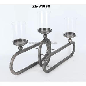 Candelabro de Metal de Lujo para Decoración del Hogar y Eventos, Diseño Moderno con Textura para Exhibición en el Hogar, por Zahid Exports - Product Image 1