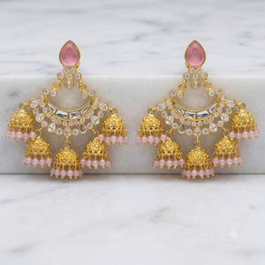 Pendientes de Lujo Chapados en Oro con Múltiples Jhumkas y Chandbali, Pendientes Colgantes de Perlas Kundan para Novias Indias y Pakistaníes, Pendientes Étnicos para Mujer para Fiestas - Product Image 5