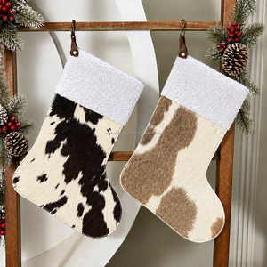 Chaussette de Noël en cuir de vachette véritable, chaussette de Noël en peluche, décoration de Noël douillette et moelleuse pour cheminée, arbre, maison et cadeaux - Product Image 3