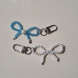 Porte-clés élégant fait main avec broderie et perles de verre de luxe, accessoire de mode pour femmes modernes - Product Image 6