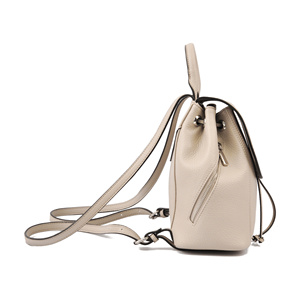Sac à dos en cuir recyclé beige pour femme, style minimaliste, sac à bandoulière pour usage quotidien avec fermeture à cordon - Product Image 2