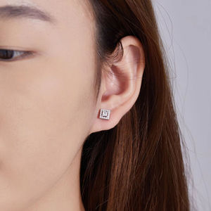 Pendientes de Diamantes Redondos Premium Cultivados en Laboratorio, Certificados por IGI, Color D E F, Claridad VVS VS, en Oro, Oro Rosa, Oro Blanco y Plata - Product Image 4