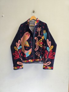 Chaqueta de terciopelo azul marino Suzani para mujer, bordada a mano con peces tropicales, abrigo étnico bohemio, ropa de abrigo de diseñador al por mayor para exportación - Product Image 1