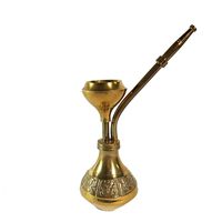 Chicha en métal de style indien pour la décoration ethnique de la maison, avec un aspect antique et des détails artisanaux.
