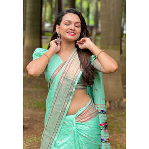 Sari en soie Paithani tissé Zari à carreaux turquoise pâle Elite Weaves, élégant foulard et châle ethniques - Product Image 2