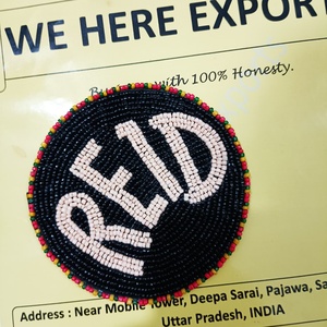 Broche Redondo Hecho a Mano con Cuentas, Insignia Étnica con Letras, Parche de Tela Multicolor Negro - Product Image 3