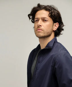 Chaqueta cortavientos impermeable para hombre, chaqueta para nieve, diseñada para uso en exteriores en invierno, protección contra lluvia y nieve, y fácil movimiento. - Product Image 4