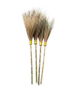 Balai en feuilles de cocotier avec manche en bambou, doux, écologique, durable et léger, idéal pour le balayage extérieur des rues (vente en gros) - Product Image 2