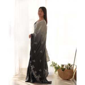 Sari de Seda Rojo sin Coser de RV Creation Designer para Bodas con Lentejuelas y Trabajo de Hilo Múltiple Zari Dori - Product Image 5