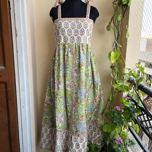 Vestido Indio de Algodón Estampado a Mano, Vestido Largo 100% Algodón con Bordado Floral, Cuello Cuadrado, Vestido Tipo Túnica Estampado a Mano - Product Image 1
