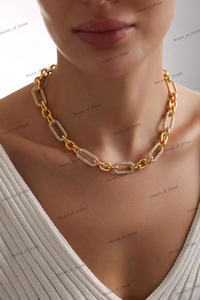 Collar Chapado en Rodio con Diamante Moissanite de Corte Redondo, Elegante Collar de Cadena Gruesa para Mujer - Product Image 3