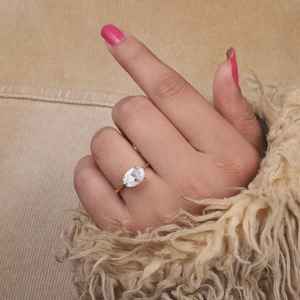 Anillo de Compromiso Clásico con Diamante Ovalado de 1.00CT Cultivado en Laboratorio, Oro Sólido de 10K, Engaste de Garras, Sin Níquel, Joyería Fina para Mujer - Product Image 2