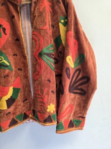Veste Suzani en velours marron rouille pour femme, broderie artisanale d'oiseaux tropicaux, manteau ethnique bohème, vente en gros, vêtements d'extérieur de créateur, export - Product Image 5