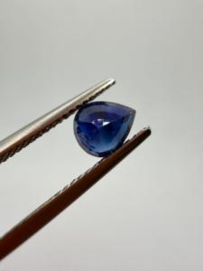 Zafiro Azul Natural Vívido en Forma de Pera de 1.30 Quilates, Piedra Preciosa Suelta de Ceilán, Sri Lanka, para Joyería Personalizada, Zehra Gems, con Juego de Color - Product Image 2
