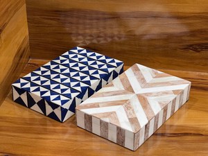 Boîte de rangement rectangulaire en MDF avec incrustation en résine brillante, motif géométrique blanc, design classique, boîte à bijoux avec couvercle - Product Image 5
