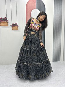 Lehenga Choli brodé pour femme, avec jupe évasée en georgette et style ethnique traditionnel - Product Image 1