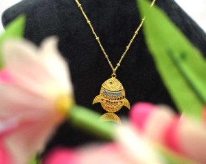 Collar con Colgante de Pez Flexible de Latón Chapado en Oro de 18K con Circonita, Estilo Bohemio para Mujeres y Hombres, Unisex - Product Image 3
