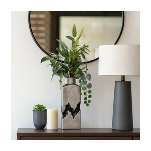 Vase de table artisanal en métal brut, design industriel, motif chauve-souris en relief, finition argentée, texture rustique, décoratif - Product Image 6
