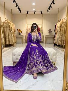 Robe Anarkali en rayonne brodée violette avec dupatta, longueur ras du sol, tenue traditionnelle indienne et pakistanaise pour femme, robe de mariée - Product Image 3