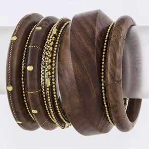 Bracelet en bois pentagramme rétro de qualité supérieure, design large et exagéré avec rivets, fait main, étanche, couleur naturelle, accessoire unisexe moderne - Product Image 1