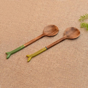Cuillère/Fourchette en Bois Émaillé Imprimé avec Motif Olive – Ustensiles de Cuisine Élégants – Ensemble de Cuillères à Épices en Bois à Long Manche - Product Image 5
