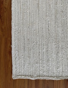 Alfombra de Yute Hecha a Mano Personalizada |   Alfombra Minimalista de Pelo Corto y Grosor Medio en Color Marfil Neutro para Sala de Estar - Product Image 5