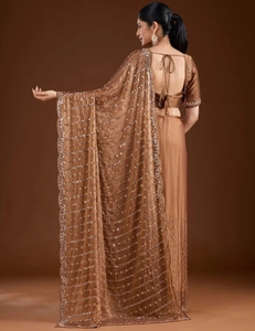 Sari en organza de designer Bollywood pour femme KV, brodé et orné, infroissable, pour l'automne, avec chemisier non cousu (marron) - Product Image 2