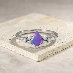 Bague en argent sterling 925 avec opale lavande taille cerf-volant, opale naturelle, bague de fiançailles minimaliste, cadeau pierre de naissance d'octobre - Product Image 1
