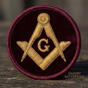 Insignia Masónica Personalizada con Compás Cuadrado y Estrella, Bordado con Hilo Metálico Dorado y Plateado, Parche de Fieltro Verde Hecho a Mano, Regalia - Product Image 2