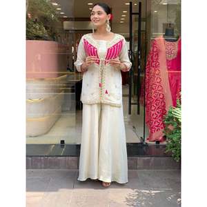 ชุดเสื้อและกางเกงปักลายสำหรับงานปาร์ตี้สำหรับผู้หญิง พร้อมงานปักเลื่อม - Product Image 3