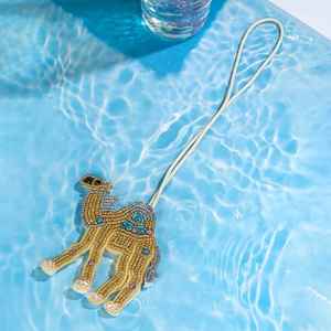 Colgante de bolso con flor de lirio bordada a mano, llavero, accesorio para bolso y coche, de la India - Product Image 3